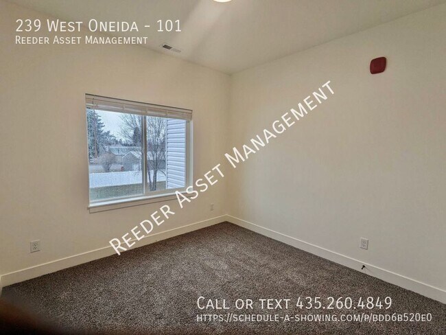 Building Photo - 239 West Oneida-101
