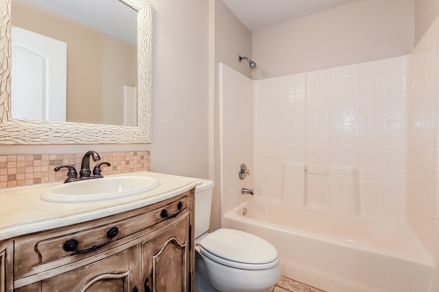 Building Photo - 1036 Lake Shore Ranch Dr