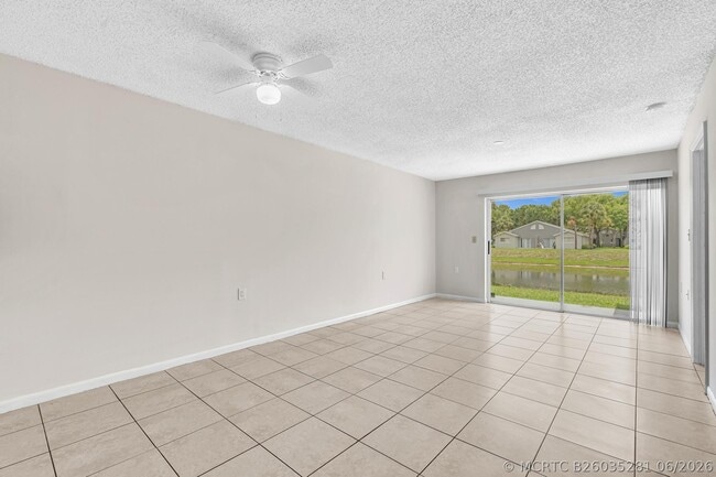 Building Photo - 1020 Lake Victoria Dr