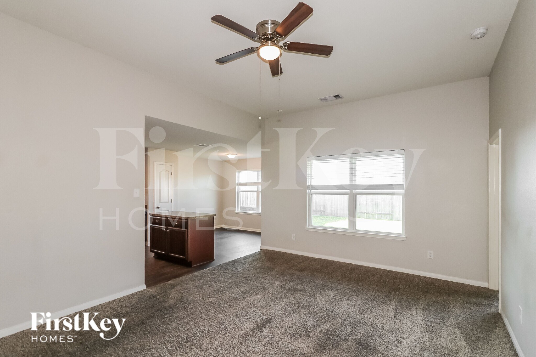 Building Photo - 3004 Oak Ln