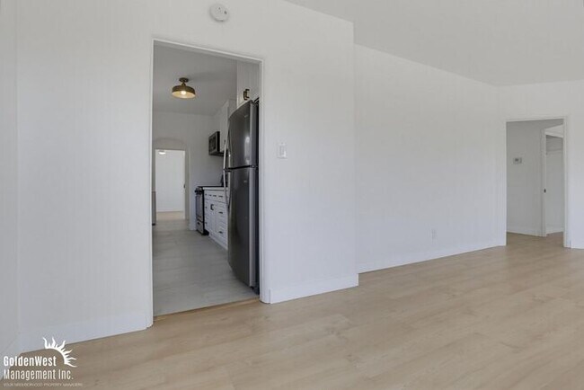 Building Photo - Completely Remodeled 4Bdm 2Ba Single Family - MI Special!