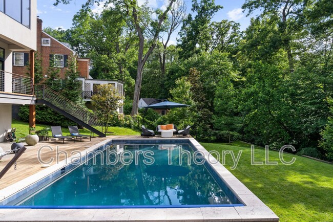 Building Photo - 3820 Argyle Terrace NW