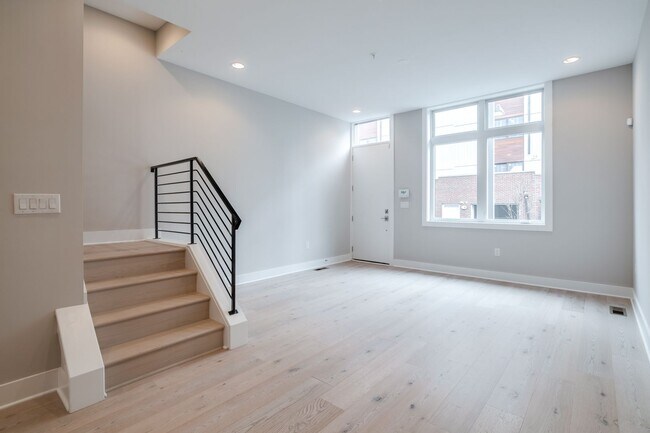 Building Photo - Northern Liberties Townhome with Parking