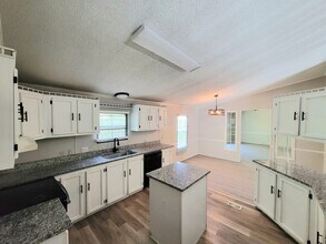 Building Photo - Stunning 3-bedroom, 2-bathroom home locate...