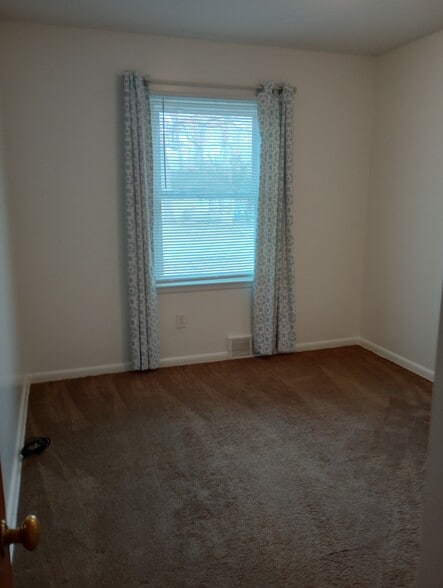 Building Photo - 914 Belton Ave