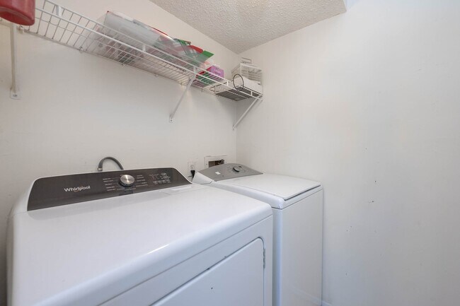 Building Photo - 11609 Village Pl Dr