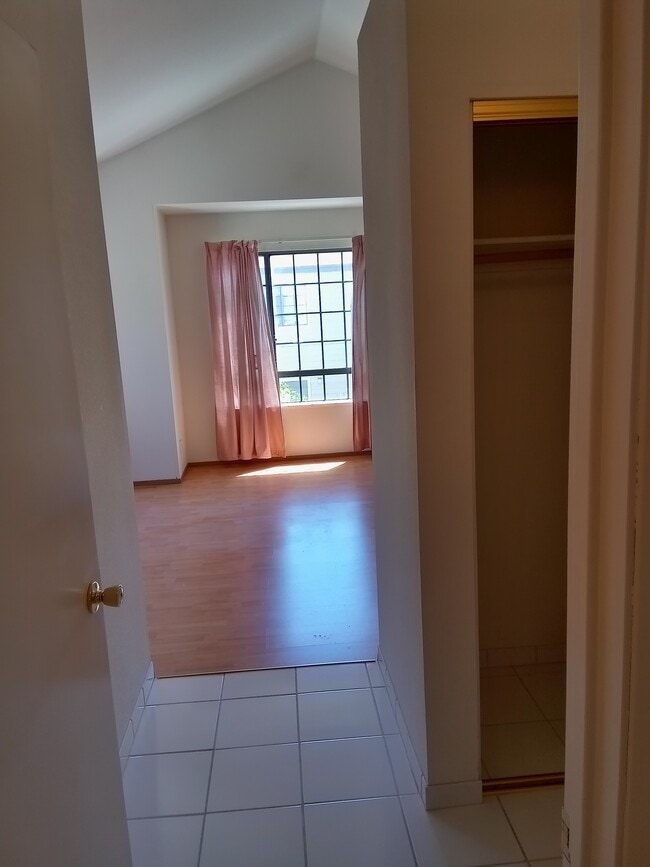 Building Photo - 1250 Formosa Dr