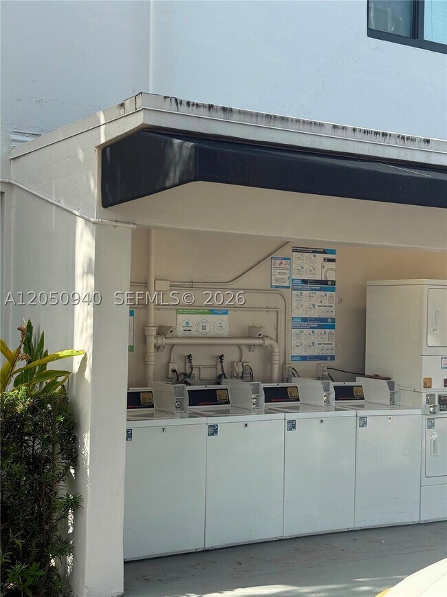 Building Photo - 2924 Day N110