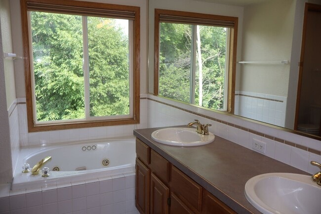 Building Photo - Live Large in Fort Collins – 5BR Home + $2...