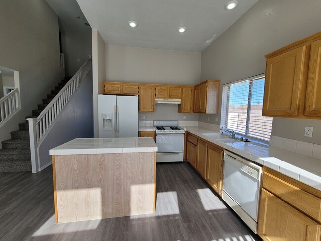 Building Photo - Beautiful 4 Bedroom Home in Green Valley