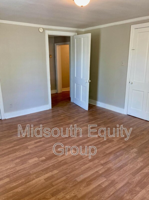 Building Photo - 420 N McLemore Ave