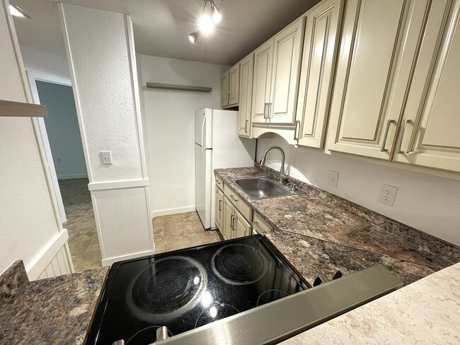 Building Photo - Updated 2-Bedroom Condo in Prime South Kihei Location in Keonekai Villages