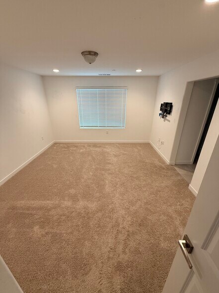 Building Photo - 392 Talus Way S