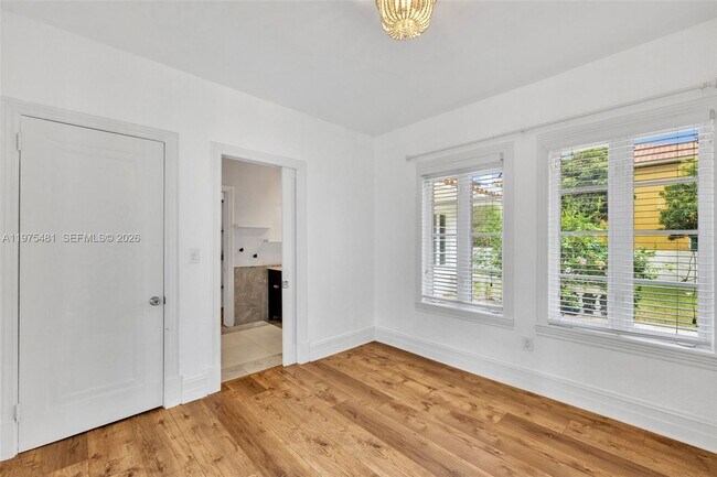 Building Photo - 113 NE 101st St