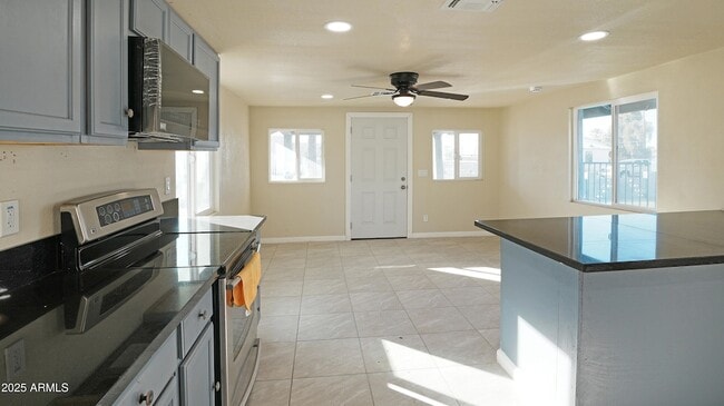 Building Photo - 307 N D St