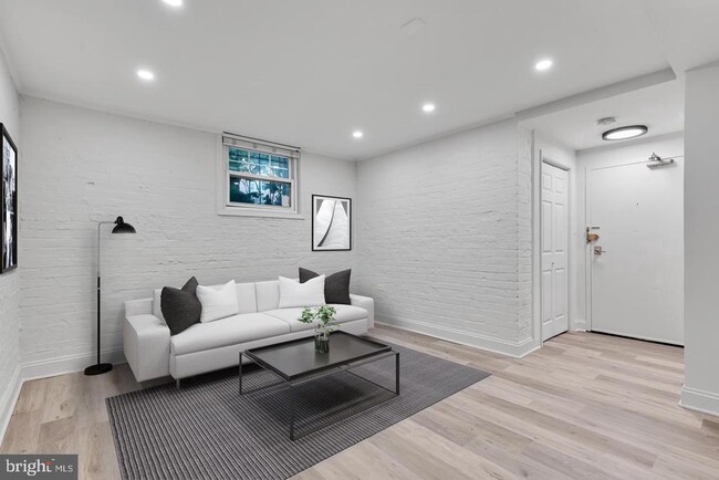 Building Photo - 1322 15th St NW