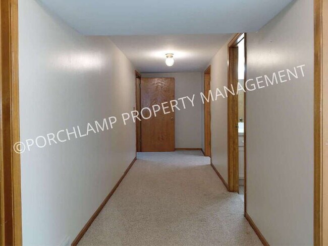 Building Photo - 587 Maryland Ave NE