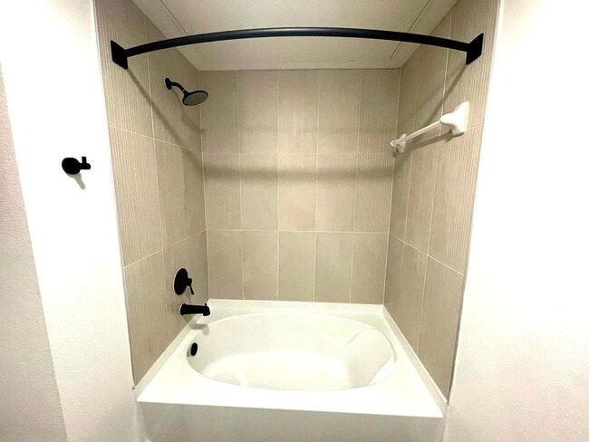 Building Photo - 701 Saginaw Sq Blvd