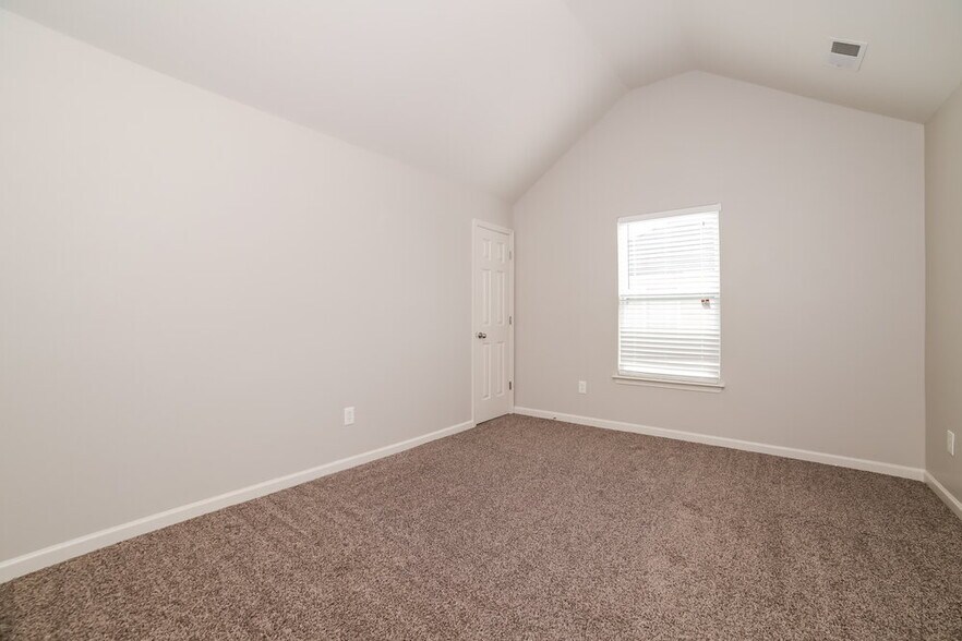 Building Photo - 3112 Berthas Overlook