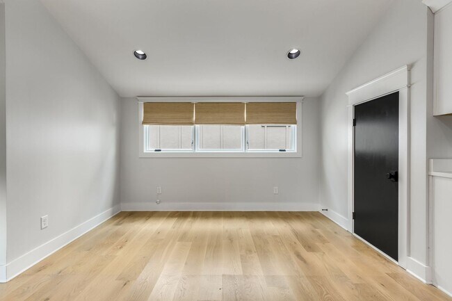 Building Photo - BEAUTIFUL CUSTOM BUILT HOME. 12 SOUTH ACRO...