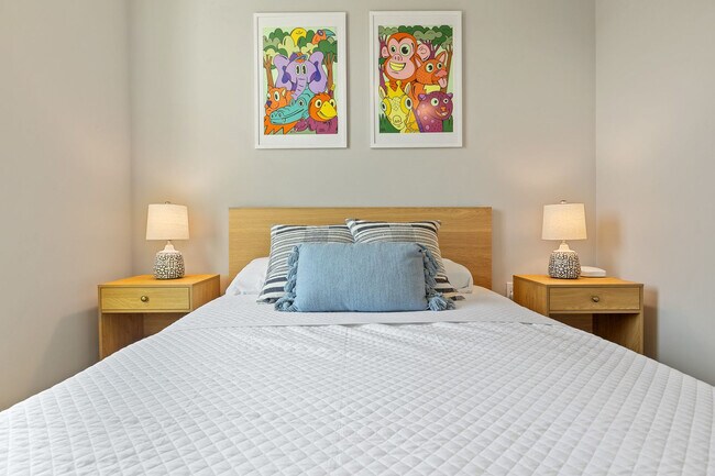 Building Photo - 5820 1/2 Cameron Road-SI FL3-ID1303393P