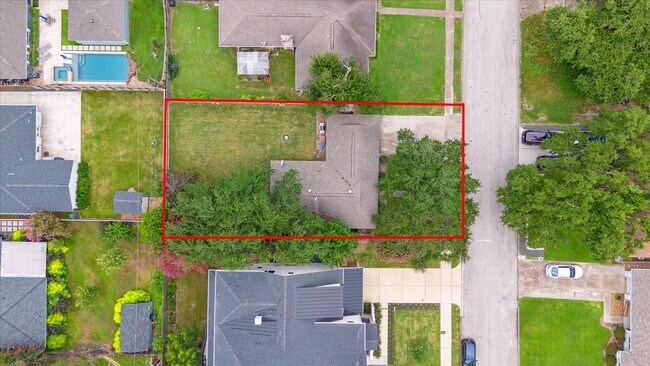 Building Photo - 2327 Saxon Dr