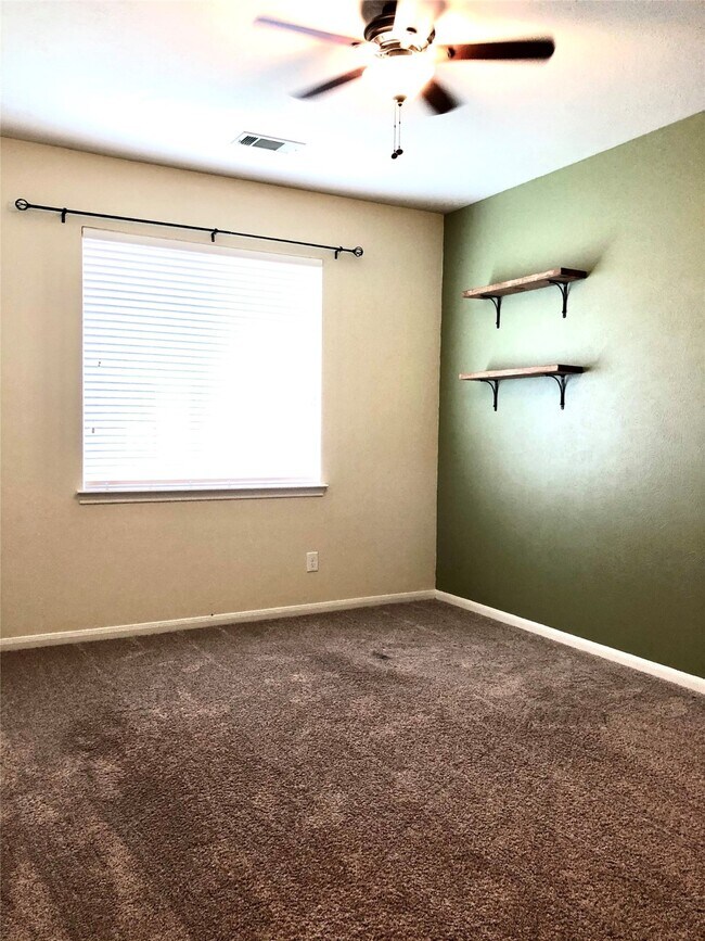 Building Photo - 18223 Water Mill Dr