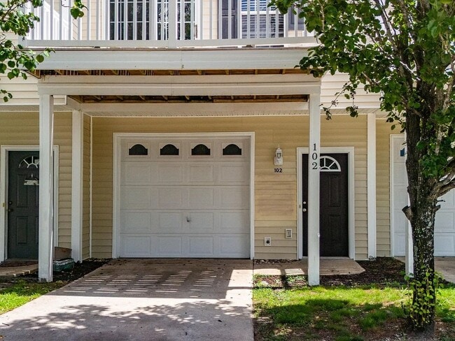 Primary Photo - 3 bedroom 3 bath townhouse with one car ga...