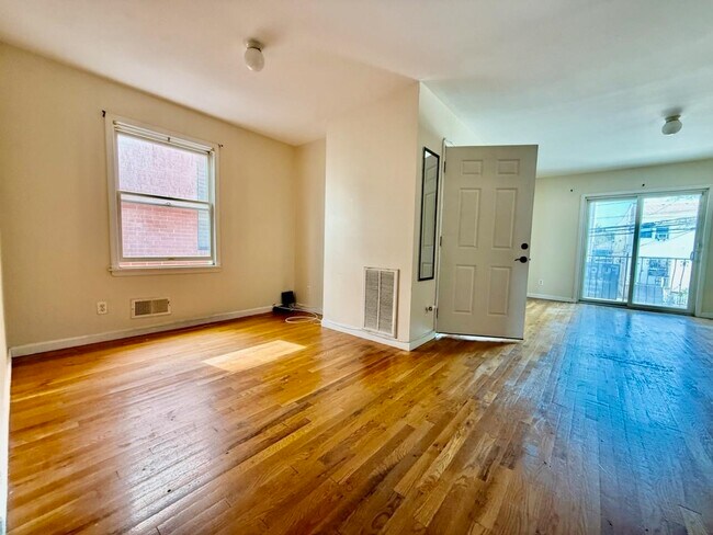 Building Photo - 369 Danforth Ave