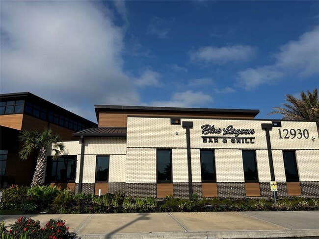 Building Photo - 3003 Lago Costa Dr