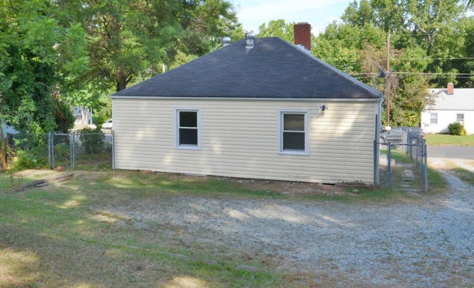 Gravel Lot in back (fits 2 cars comfortably) - 1607 Robinhood Rd