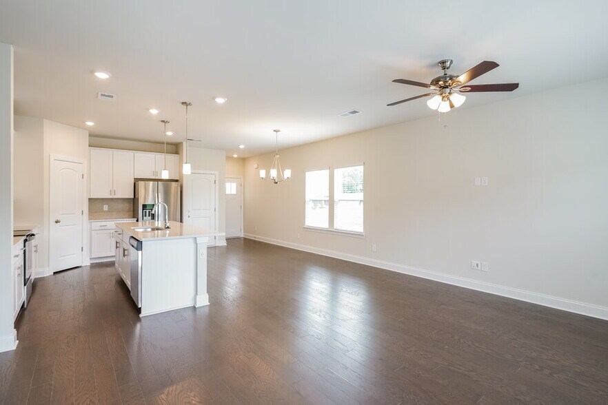 Building Photo - 1701 Tahoma Dr