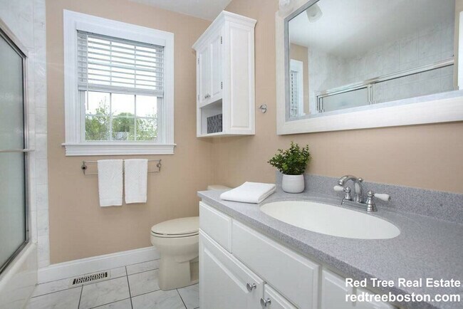 Building Photo - 121 Nonantum St