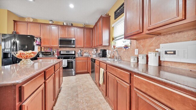 Building Photo - 692 Casual Ln
