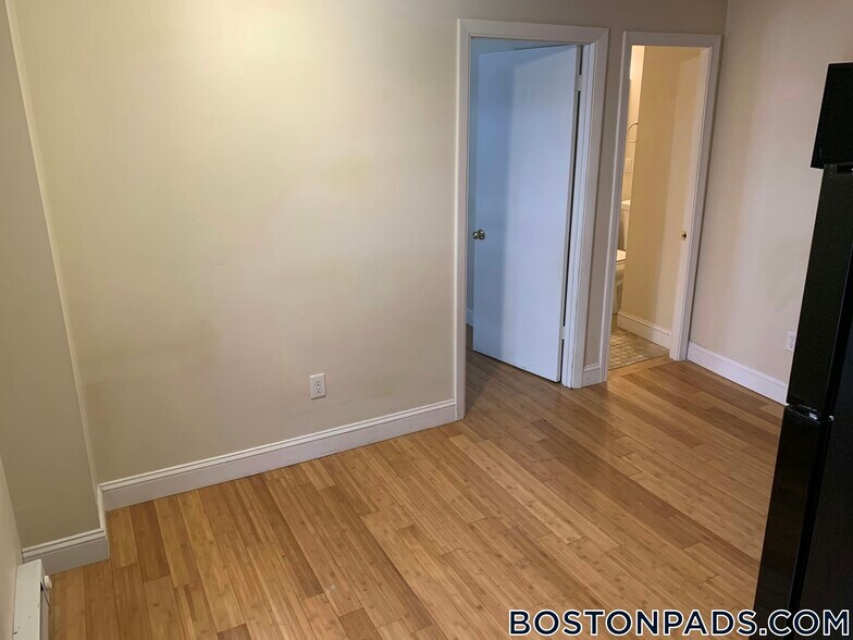 Building Photo - 20 Bartlett Pl