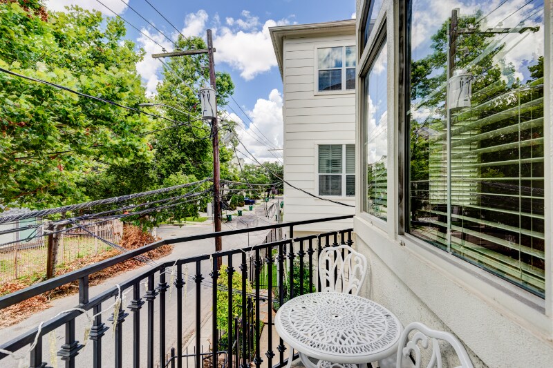 Building Photo - 606 Leverkuhn St