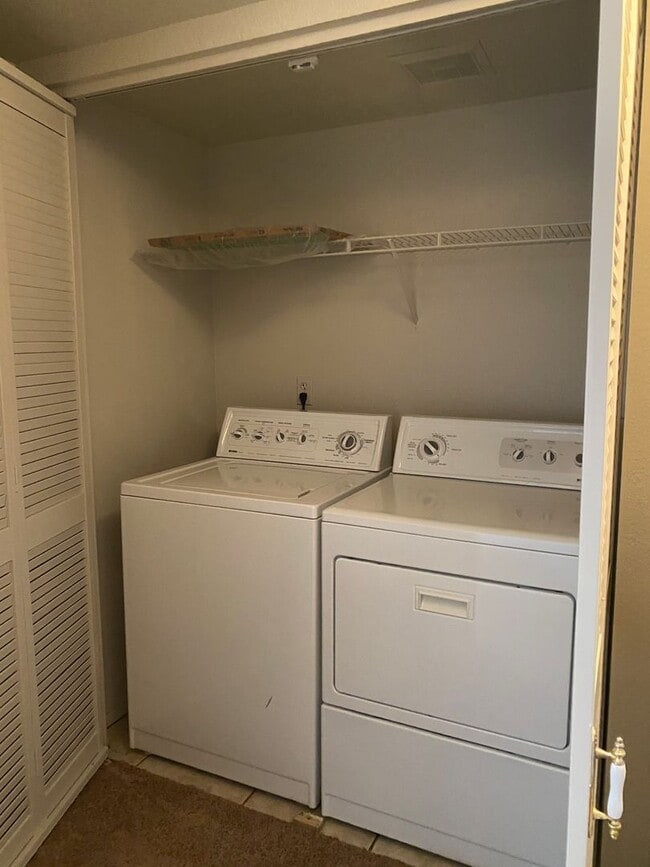 Building Photo - Chandler Townhouse 2 Bed & 1.5 Bath - 2 St...