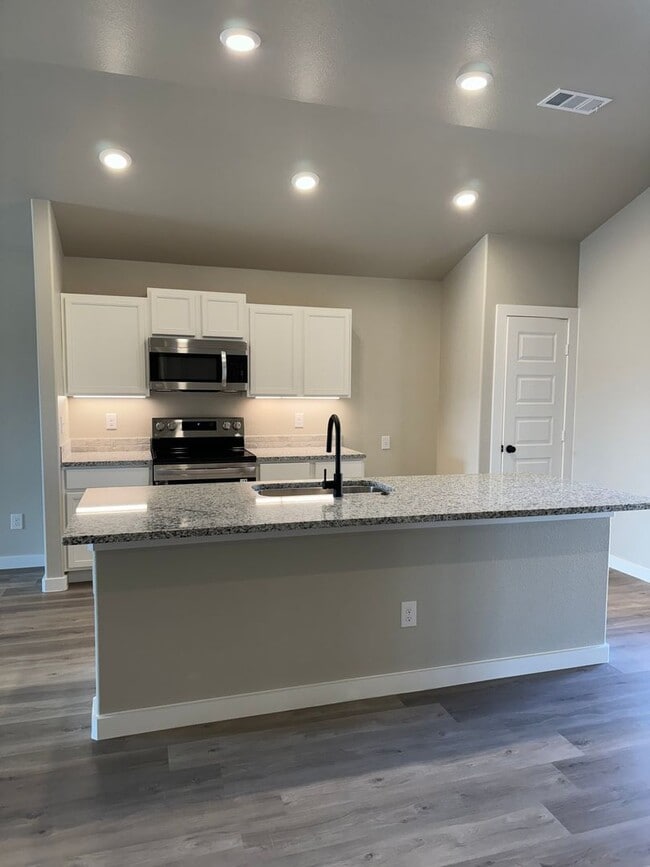 Building Photo - Newer Construction in The Meadows 3/2/2