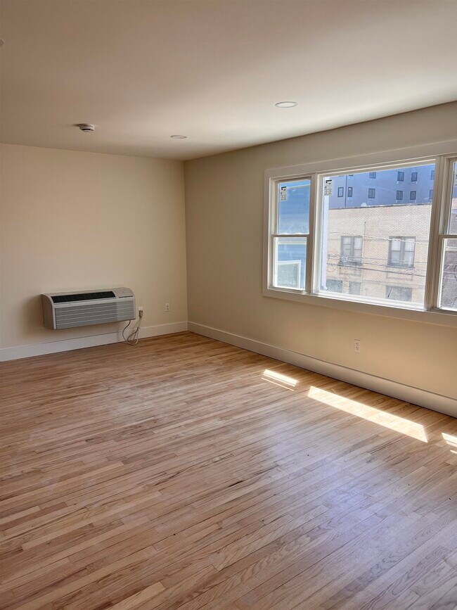 Building Photo - 72 69th St