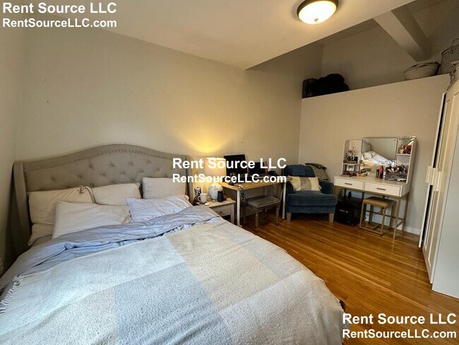 Building Photo - 8 Hingham St