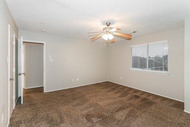 Building Photo - 11811 Sunny Stream Dr