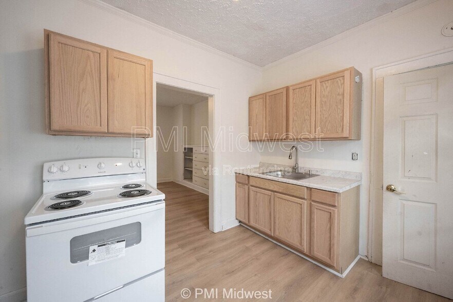 Building Photo - 1331 W 34th St