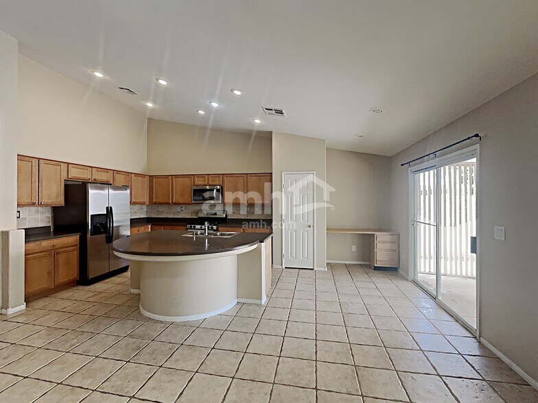 Building Photo - 3415 W Hammer Ln