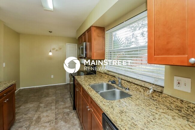 Building Photo - 3 Bedroom Pet-Friendly Home in Lakeland, FL with Main Street Renewal