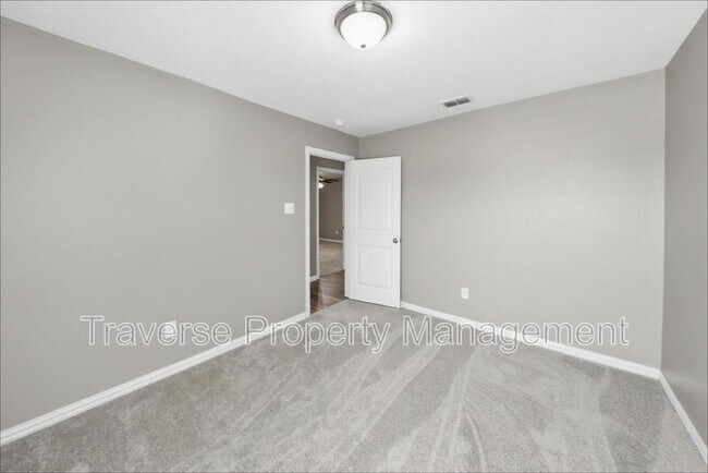 Building Photo - 733 River Hill Ln