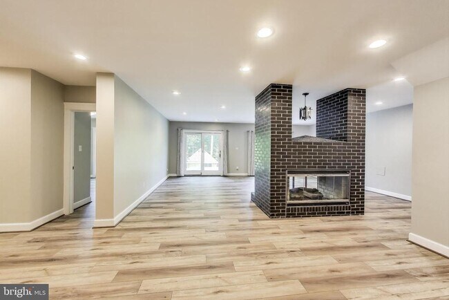 Building Photo - 1426 Carrington Ln