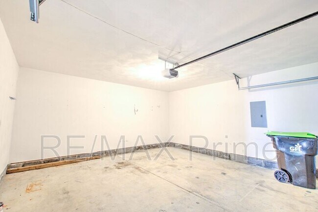 Building Photo - 1560 Wynd Crest Way