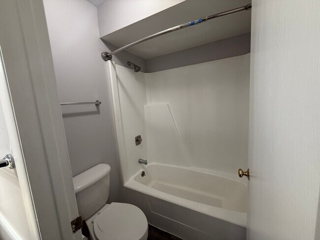 Building Photo - 2081-2083 Shangrai La Dr SE