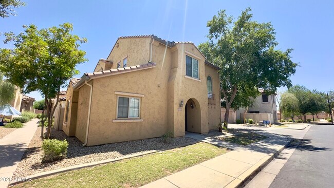 Building Photo - 8419 W Vernon Ave
