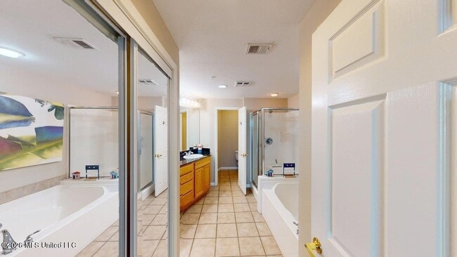 Building Photo - 2230 Beach Dr